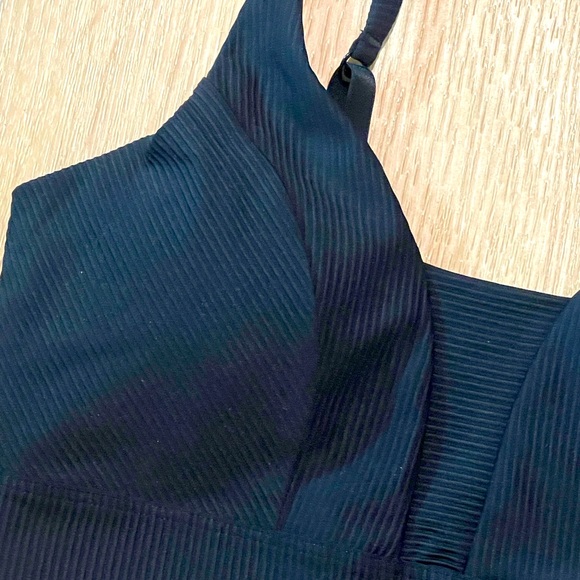 NWT ON Powersoft Black Sports Bra - Picture 3 of 3